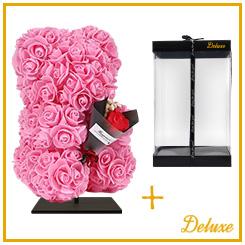 Beer DELUXE op standaard 25cm - roze foam met boeket - in luxe cadeauverpakking 25 cm
